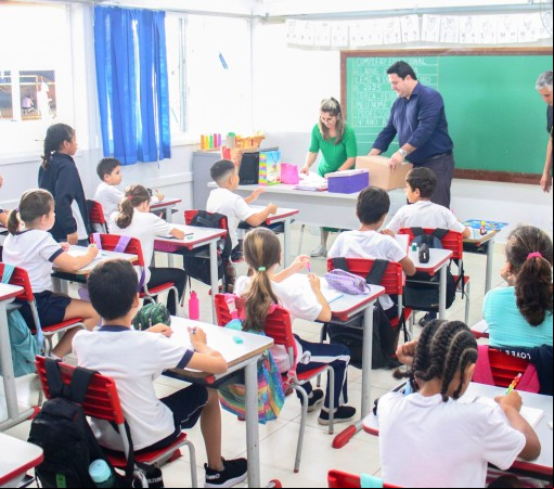 ENTREGA DE “KIT DE MATERIAL ESCOLAR” 2025}