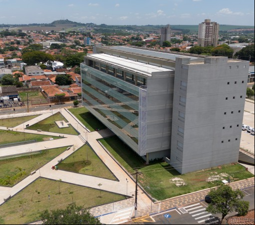 MAIS UMA VEZ RASPANDO O COFRE DA EDUCAÇÃO: EMPRESA QUE SERÁ TERCEIRIZADA VAI GANHAR QUASE O DOBRO DO QUE GANHA UM MONITOR DE EDUCAÇÃO CONCURSADO}