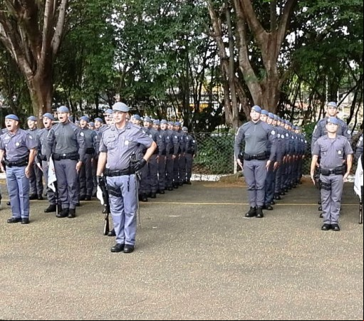 SOLENIDADE DE FORMATURA E CONCLUSÃO DO CURSO DE FORMAÇÃO DE SOLDADOS 2025.}