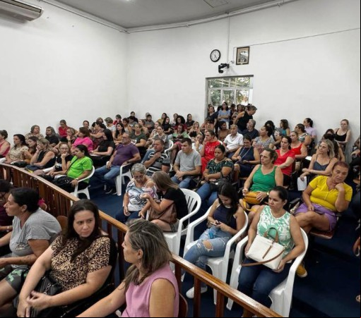A UNIÃO FAZ A FORÇA: APÓS MUITA PRESSÃO E APOIO DA COMUNIDADE CÂMARA DE VEREADORES APROVA AUMENTO SALARIAL AOS PROFISSIONAIS DA EDUCAÇÃO}