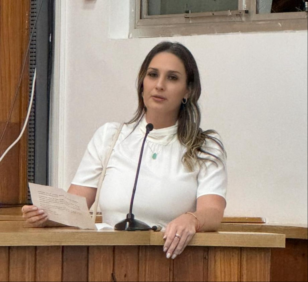 PROFESSORA NATALIA COELHO FAZ USO DA TRIBUNA NA CÂMARA DE VEREADORES